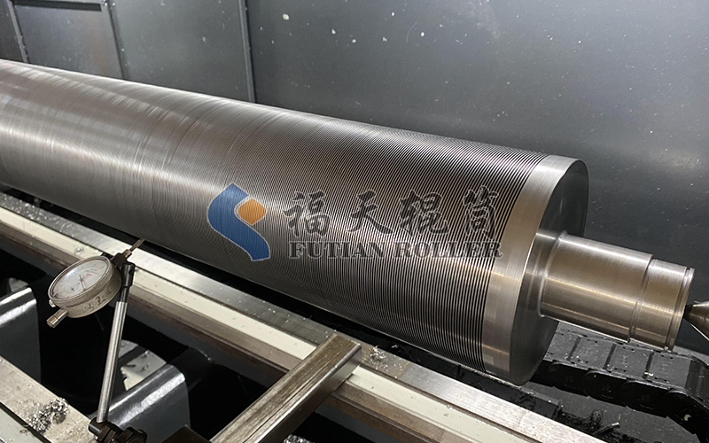 1.薄膜分切卷繞機(jī)用鍍鎳開槽刀輥.jpg
